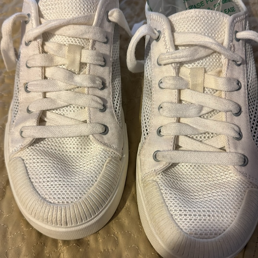 Dr. Scholl's White Mesh Sneakers - Picture 3 of 9